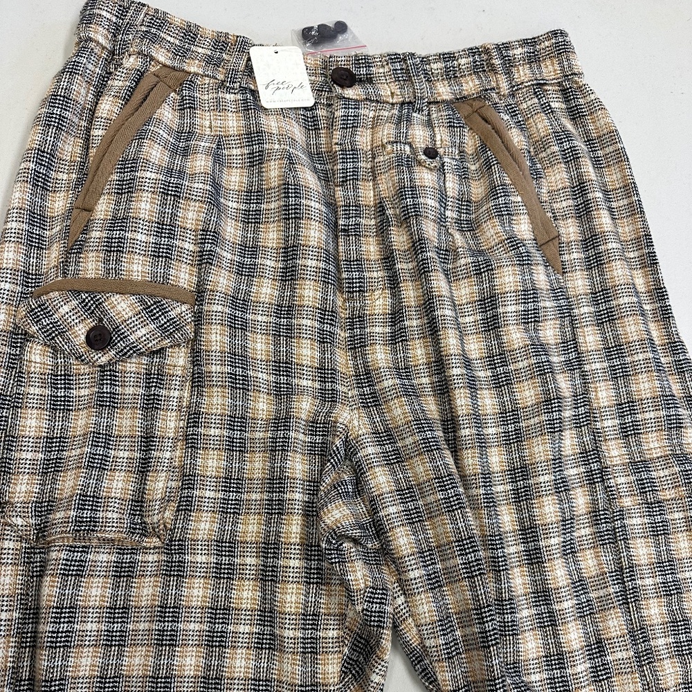 Free People plaid pants, great detail, NWT - Size Medium